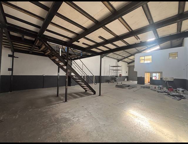 275M² WAREHOUSE TO LET IN STRAND INDUSTRIA